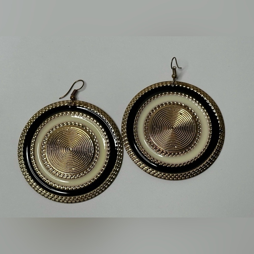 Elegant Gold and Black Circular Earrings